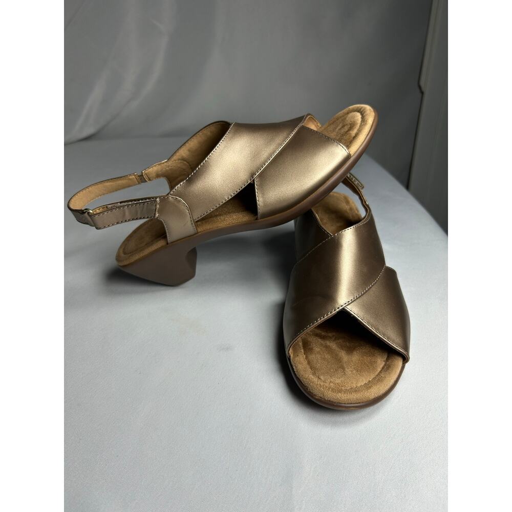 Easy Spirit Chantal Crisscross Low Heel Leather Sandals gold Tan women’s 10 NEW